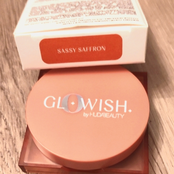 🆕GloWish by Huda Beauty Cheeky Vegan Blush NIP - Picture 2 of 6